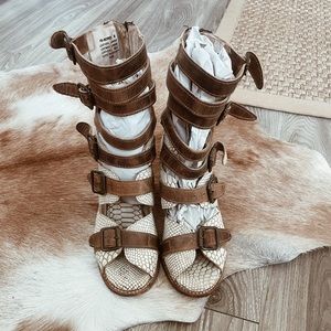 FREEBIRD BOND SHOES IN WHITE SNAKE SIZE 8